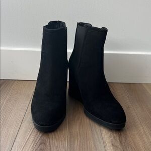 New! Aquatalia Jaelynn Suede Chelsea Wedge Women Boots - Size 8.5